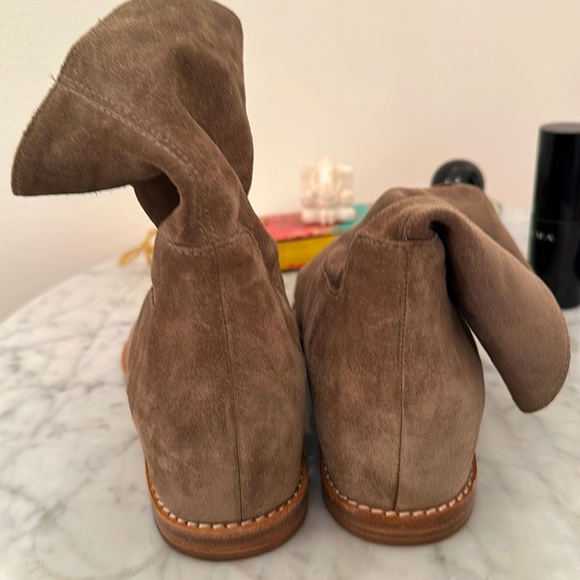 VINCE-Taryn Toomey’s favorite boot! Worn once- sporty - perfect for every day! - Picture 3 of 3